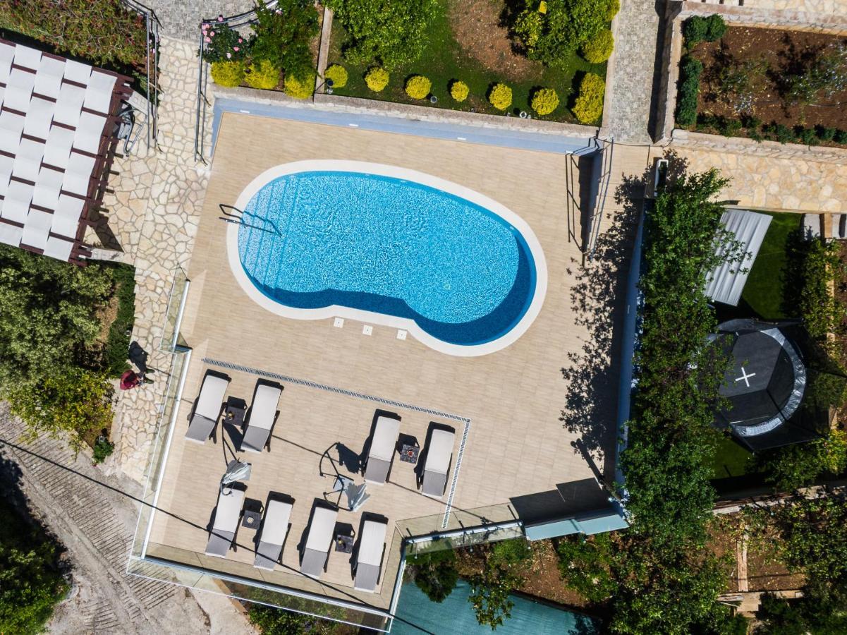 Apartments Separovic Prizba Buitenkant foto